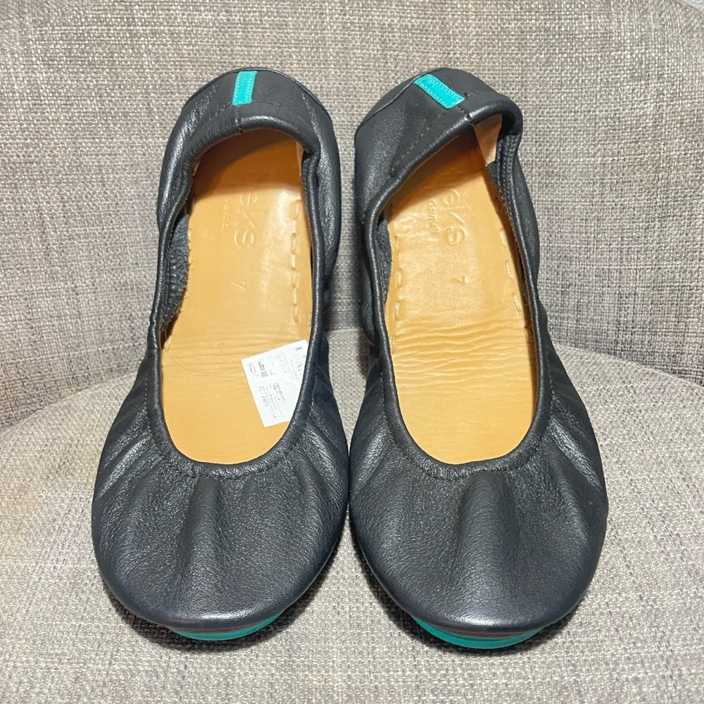 Tieks black leather flats ballet shoes size 7